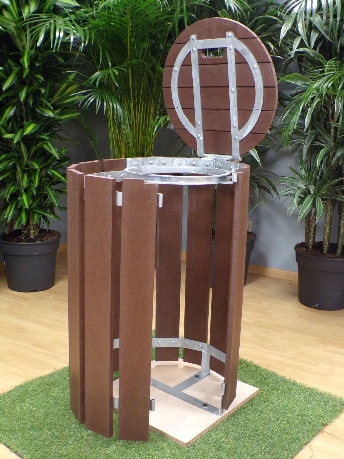 Corbeille ouverture frontale plastique recyclé sans entretien