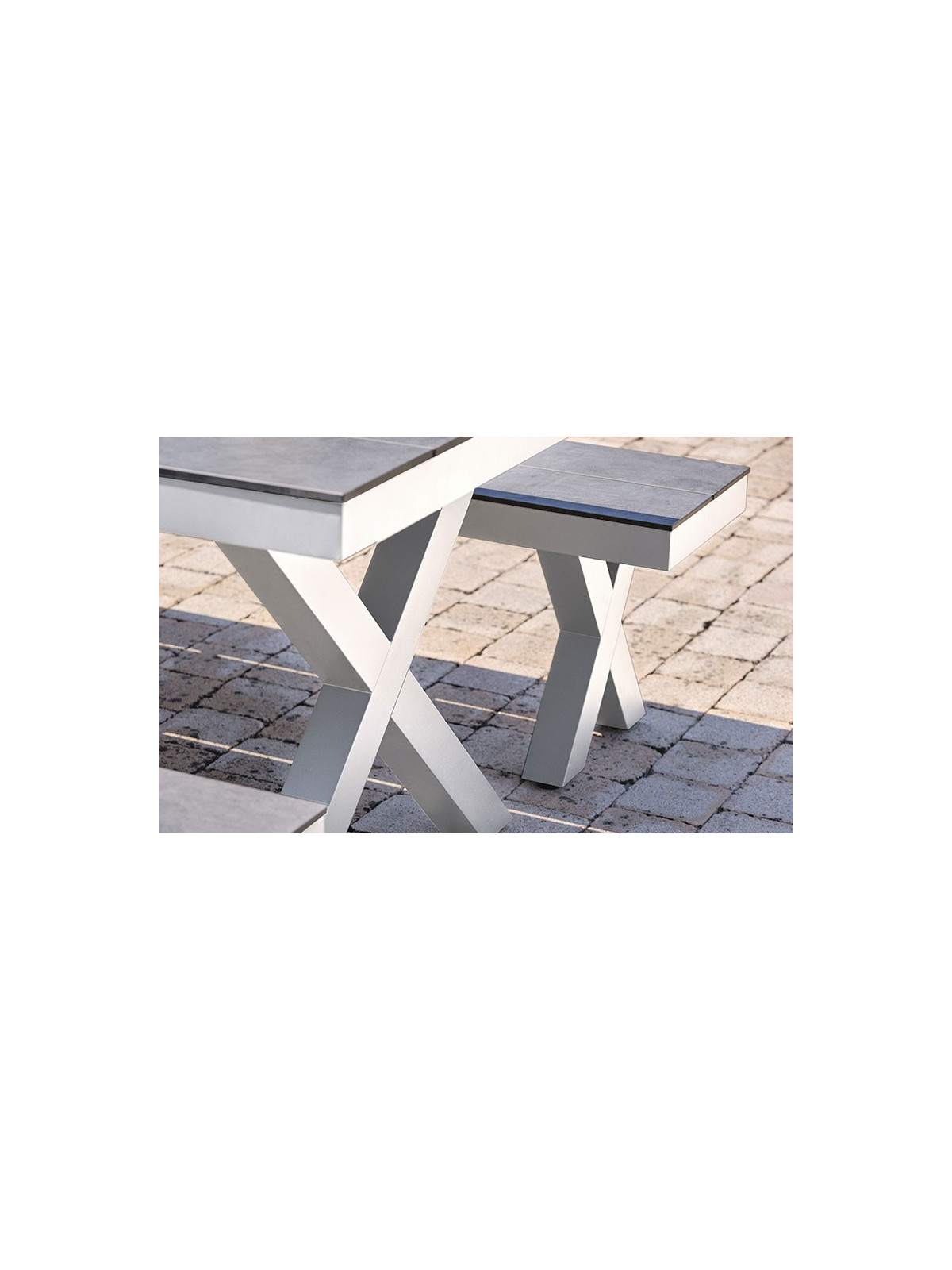 TABLE DE PIQUE NIQUE CISNA
TABLE DESIGN EXTERIEUR POUR JARDIN ET TERRASSE