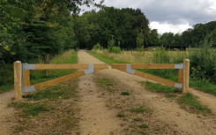 BARRIERE DOUBLE PIVOTANTE