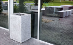 CORBEILLE CARRÉ CORMIER EN BÉTON
POUBELLE BÉTON EXTÉRIEURE SANS COUVERCLE