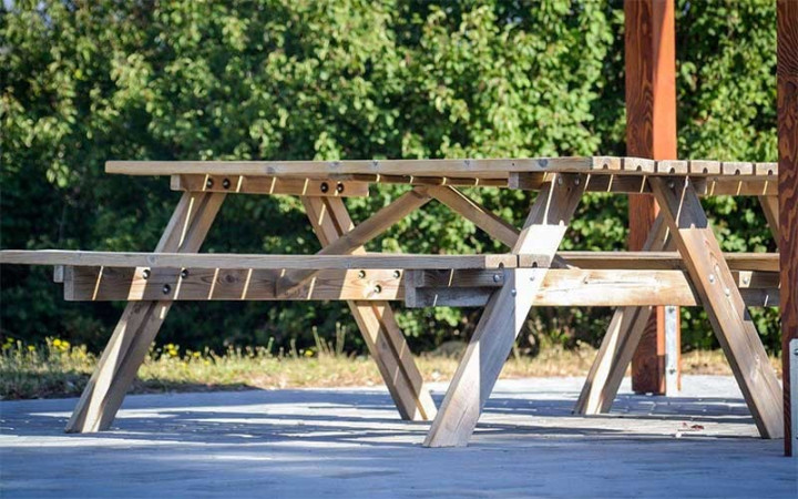 TABLE DE PIQUE NIQUE BOIS