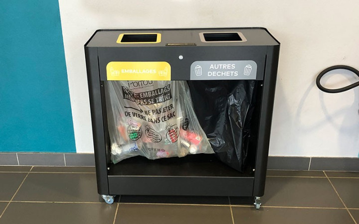 MEUBLE DE TRI SÉLECTIF MORA 110 L
CORBEILLE DE TRI INTÉRIEUR VIGIPIRATE POUR RECYCLAGE