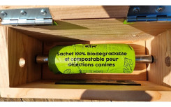 DISTRIBUTEUR MURAL CANIBOIS SAC EN ROULEAU
ÉQUIPEMENT DE PROPRETÉ CANINE EXTÉRIEUR EN BOIS