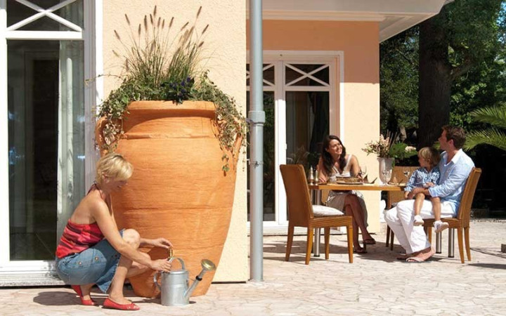 RÉCUPÉRATEUR D'EAU AMPHORE AVEC BAC A PLANTE
RÉSERVE DESIGN ET POT DE FLEUR POLYÉTHYLÈNE POUR ESPACE EXTÉRIEUR