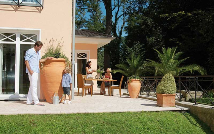 RÉCUPÉRATEUR D'EAU AMPHORE AVEC BAC A PLANTE
RÉSERVE DESIGN ET POT DE FLEUR POLYÉTHYLÈNE POUR ESPACE EXTÉRIEUR