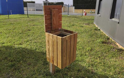 CORBEILLE EN BOIS FLAVIO
POUBELLE BOIS NATUREL FLAVIO POUR JARDIN PUBLIC