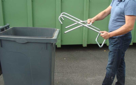 SUPPORT ENTRETIEN DES CONTENEURS POUBELLE
OUTILS ERGONOMIQUE POUR AGENT D'ENTRETIEN