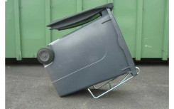 SUPPORT ENTRETIEN DES CONTENEURS POUBELLE
OUTILS ERGONOMIQUE POUR AGENT D'ENTRETIEN