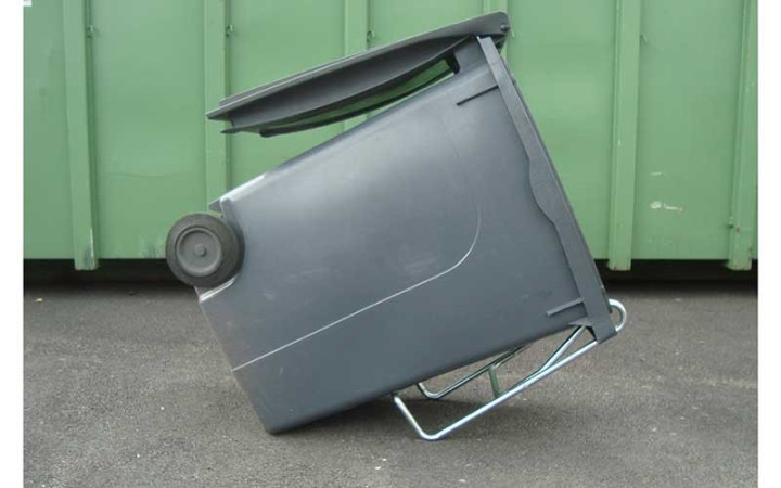 SUPPORT ENTRETIEN DES CONTENEURS POUBELLE
OUTILS ERGONOMIQUE POUR AGENT D'ENTRETIEN