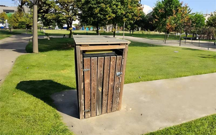 CACHE CONTENEUR EN BOIS POUR VOS POUBELLES
AMENAGEMENT URBAIN POUR ESPACE EXTERIEUR