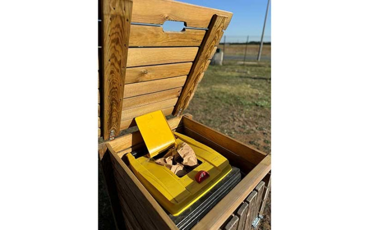 CACHE CONTENEUR EN BOIS POUR VOS POUBELLES
AMENAGEMENT URBAIN POUR ESPACE EXTERIEUR