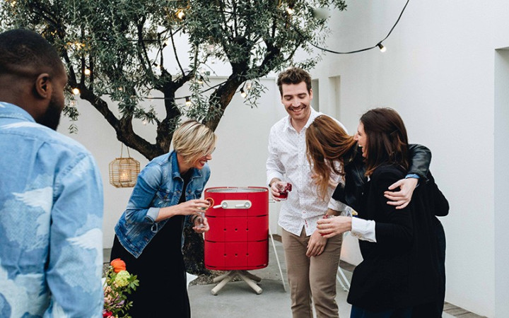 BARBECUE A GAZ LULU 
AMENAGEMENT DESIGN POUR REPAS EXTERIEUR DANS ESPACE PUBLIC