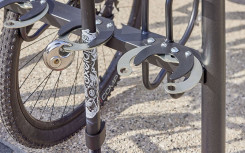 RANGE 3 VÉLOS ET 6 TROTTINETTES POUR COLLECTIVITÉS 
SOLUTION DE STATIONNEMENT POUR VÉLOS ET TROTTINETTES  POUR ESPACE EXTÉRIEUR