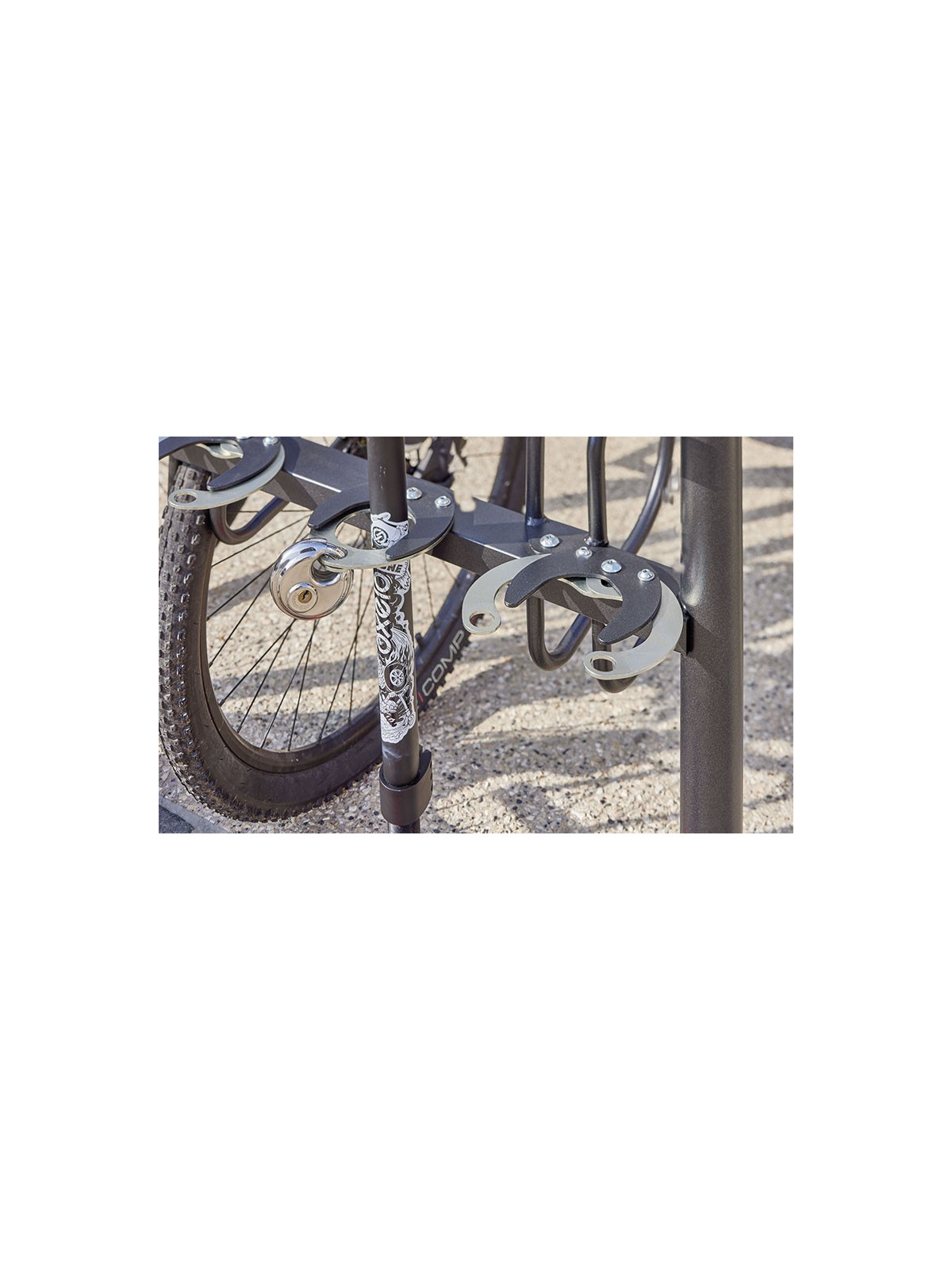 RANGE 3 VÉLOS ET 6 TROTTINETTES POUR COLLECTIVITÉS 
SOLUTION DE STATIONNEMENT POUR VÉLOS ET TROTTINETTES  POUR ESPACE EXTÉRIEUR
