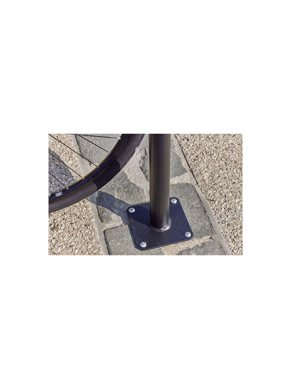 RANGE 3 VÉLOS ET 6 TROTTINETTES POUR COLLECTIVITÉS 
SOLUTION DE STATIONNEMENT POUR VÉLOS ET TROTTINETTES  POUR ESPACE EXTÉRIEUR