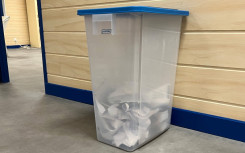 POUBELLE DE TRI PAPIER
CORBEILLE INTERIEURE BLEU DÉCHET PAPIER
COLLECTEUR DE DÉCHET POLYPROPYLENE