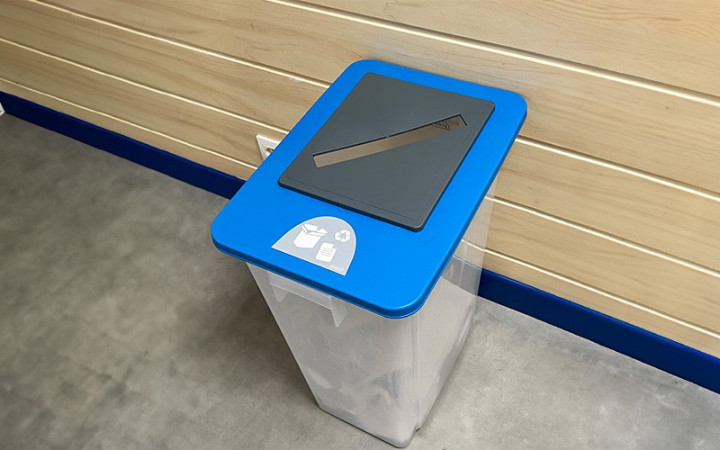 POUBELLE DE TRI PAPIER
CORBEILLE INTERIEURE BLEU DÉCHET PAPIER
COLLECTEUR DE DÉCHET POLYPROPYLENE