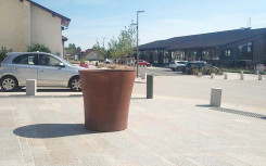 POT VOGUE ROND EFFET CORTEN MISE EN SITUATION