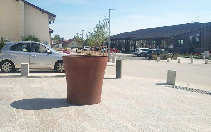 POT VOGUE ROND EFFET CORTEN MISE EN SITUATION