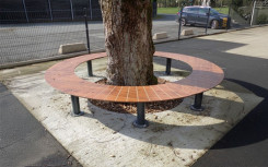 BANQUETTE MODULAIRE KAA ACIER ET COMPACT
BANQUETTE COURBE POUR COURS D’ÉCOLE ET ESPACE PUBLIC
MOBILIER URBAIN MODULAIRE