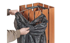 POUBELLE PUBLIQUE TYREL ACIER ET BOIS COMPACT 75 L
CORBEILLE URBAINE POUR COLLECTIVITÉ