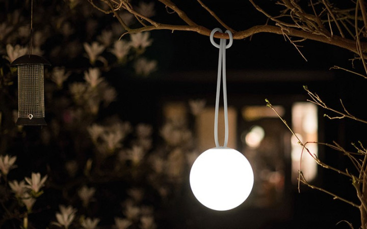 BOULE LUMINEUSE SUSPENDUE EXTÉRIEURE ET INTÉRIEUR FATBOY
LAMPE BOLLEKE DESIGN ET MODERNE JARDIN OU TERRASSE