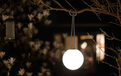 BOULE LUMINEUSE SUSPENDUE EXTÉRIEURE ET INTÉRIEUR FATBOY
LAMPE BOLLEKE DESIGN ET MODERNE JARDIN OU TERRASSE