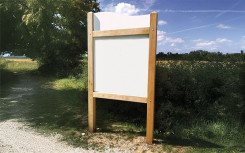 PLANIMÈTRE SIMPLE POTEAUX CARRES AVEC BANDEAU
SIGNALETIQUE EXTERIEUR ESPACE URBAIN