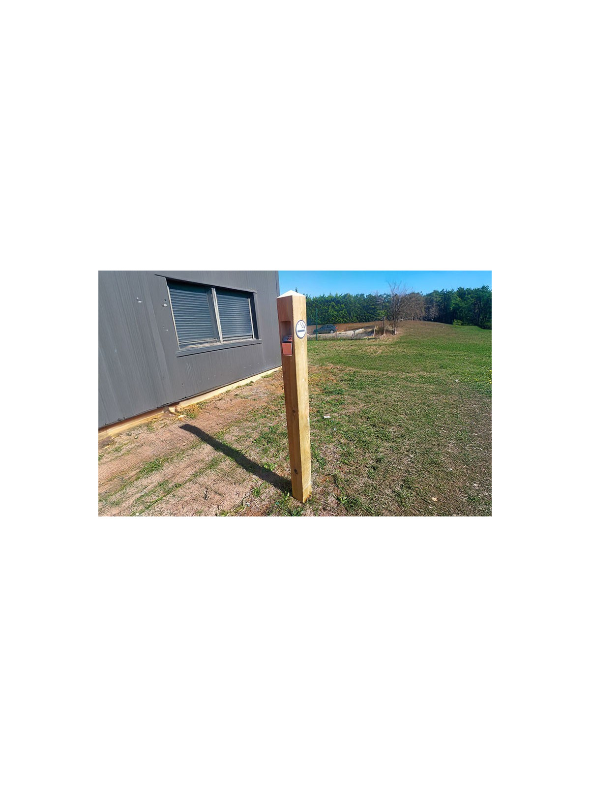 BORNE DE SÉCURITÉ CARRÉE EN BOIS ET CENDRIER URBAIN POUR ESPACE EXTÉRIEUR PRIVÉE OU PUBLIC