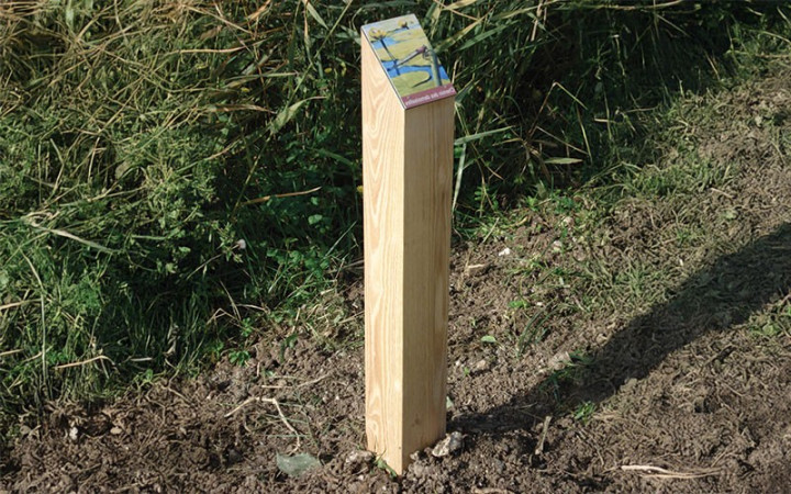 BORNE CARRÉE D’INTERPRÉTATION EN BOIS
ESPACE VERT PUBLIC DE LA COLLECTIVITÉ
CHEMIN DE RANDONNÉ ET SENTIER PÉDESTRE