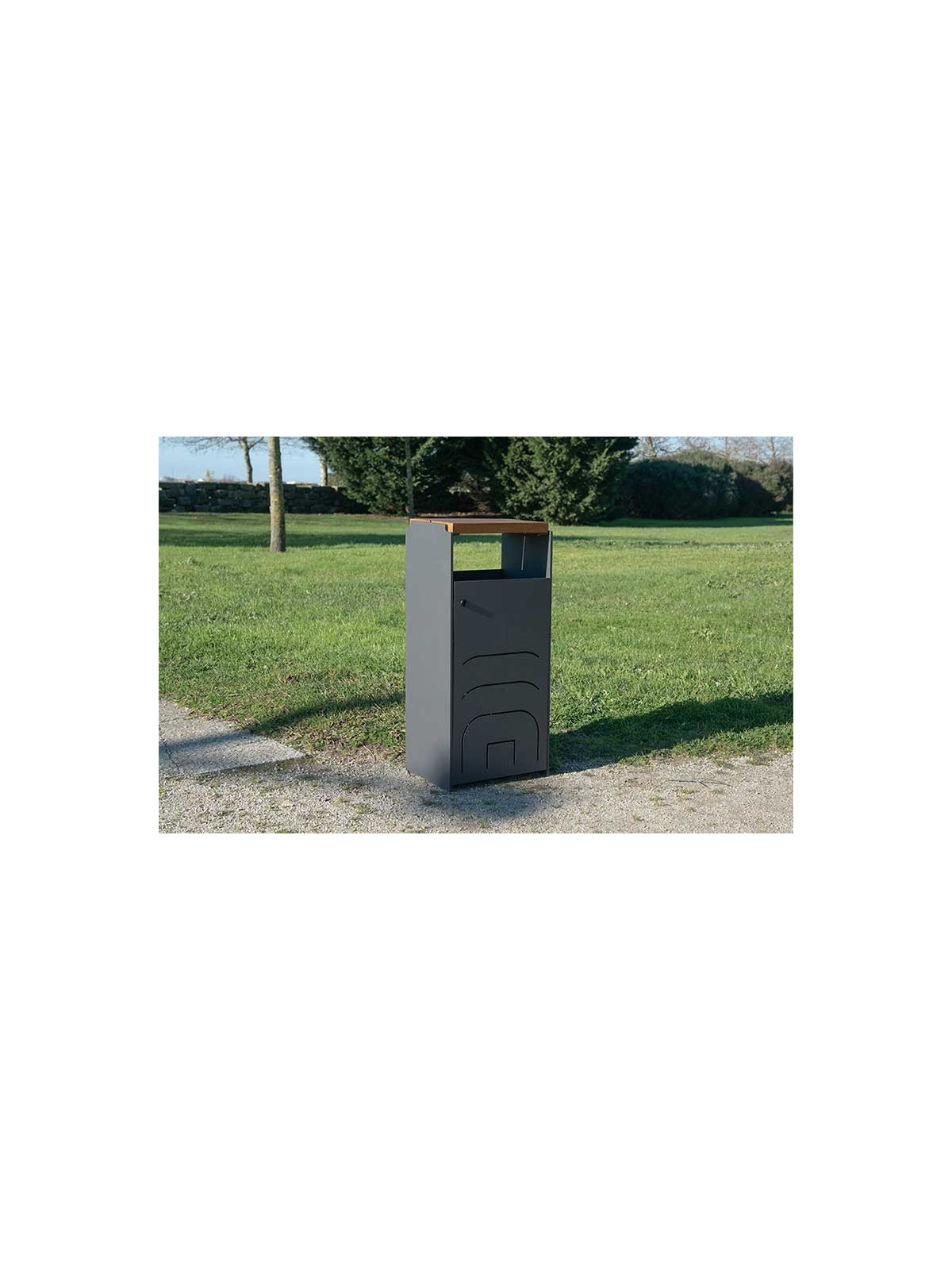 Corbeille de propreté ADAPT MICROCUBO en acier et design pratique