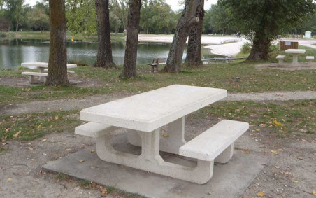 TABLE DE PIQUE NIQUE PMR BETON DOMENE