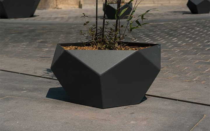 JARDINIÈRE DESIGN ET MODERNE EN ACIER ROBUS
POT DE FLEUR EN ACIER MICROCUBO