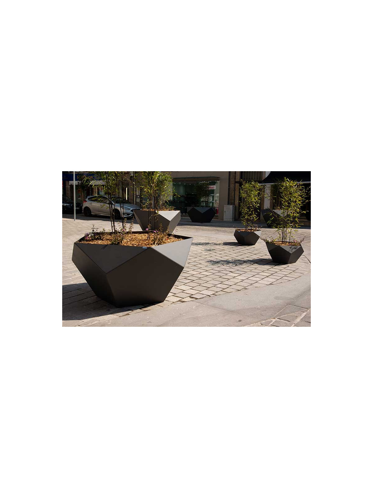 JARDINIÈRE DESIGN ET MODERNE EN ACIER ROBUS
POT DE FLEUR EN ACIER MICROCUBO