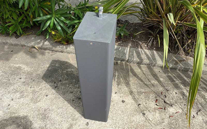 FONTAINE A EAU URBAINE TUBUS RECTANGULAIRE MICROCUBO
ÉQUIPEMENT EXTÉRIEUR POUR COLLECTIVITÉ