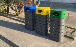 CORBEILLE DE TRI EN ACIER WAVE AVEC COUVERCLE
POUBELLE URBAINE DE VILLE MICROCUBO
COLLECTEUR DE DÉCHET POUR COLLECTIVITÉ