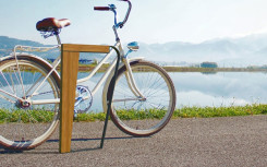 SUPPORT VELO WAVE BOIS ET ACIER MICROCUBO EXCLUSIVITÉ CELONA
APPUI CYCLE URBAIN DESIGN ET MODERNE