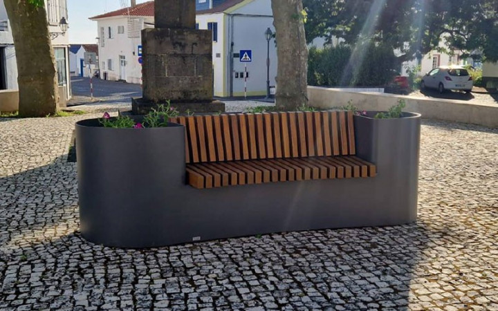 JARDINIÈRE BANC BEAN ACIER ET BOIS DESIGN MICROCUBO
POT DE FLEUR AVEC BANC PUBLIC MODERNE BEAN MICROCUBO