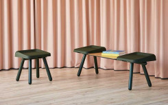 BANC MODERNE POUR SALLE D'ATTENTE AVEC TABLETTE EN BOIS SAREK SLIM
BANC DESIGN MÉTAL ET POLYURÉTHANE NATUREL