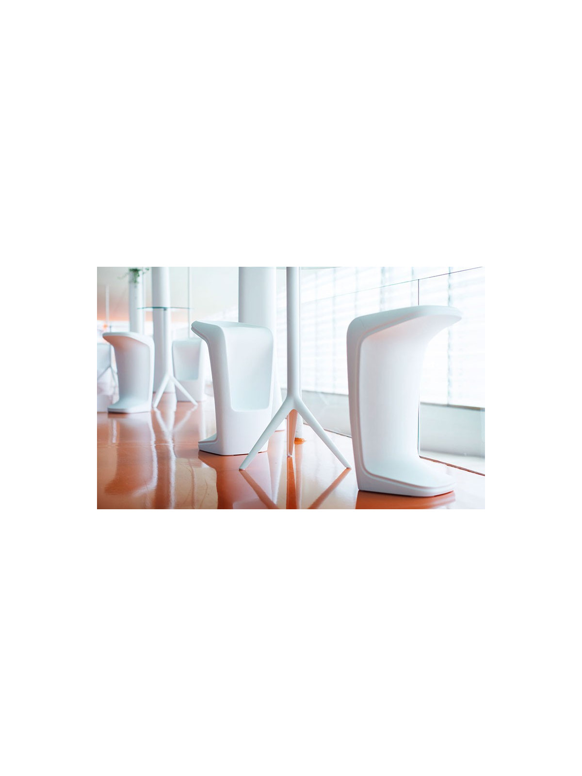 TABOURET DE BAR DESIGN UFO
CHAISE HAUTE MODERNE POUR BAR ET RESTAURANT
MOBILIER TENDANCE POUR ESPACE INTÉRIEUR EXTÉRIEUR