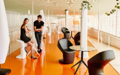 CHAISE DESIGN POUR ÉTABLISSEMENT DESIGN HOTEL RESTAURANT BAR
FAUTEUIL MODERNE 100 % RECYCLABLE