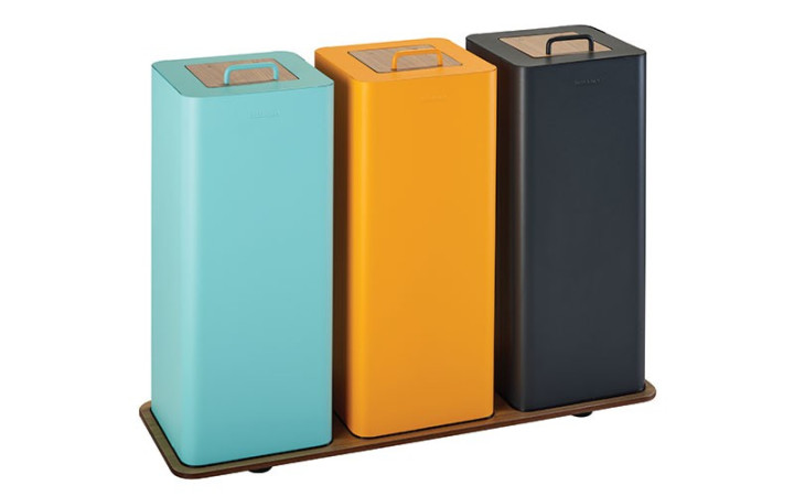 SOCLE EN BOIS SUR PIED POUR CORBEILLE DE TRI SÉLECTIF INTÉRIEUR BONNY
ACCESSOIRE DESIGN POUR POUBELLE DE TRI