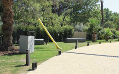 POUBELLE DE VILLE CARRÉE EN BÉTON CORMIER TRI SÉLECTIF EXTÉRIEURE
CORBEILLE URBAINE EN BLOC BÉTON ET COUVERCLE COULEUR EN ACIER