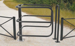 BARRIÈRE TOURNANTE SÉLECTIVE EN ACIER
ÉQUIPEMENT URBAIN DE PROTECTION POUR MAIRIE