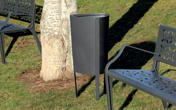 CORBEILLE ACIER TRIANGLE FALCO
POUBELLE TRIANGLE EN ACIER ÉCONOMIQUE
CORBEILLE FALCO POUR ESPACE EXTÉRIEURE