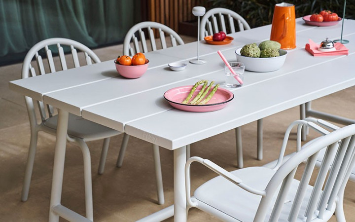 TABLE DE PIQUE NIQUE RECTANGULAIRE DESIGN KAWAI POUR JARDIN ET TERRASSE
TABLE MODERNE PLIANTE EN ALUMINIUM