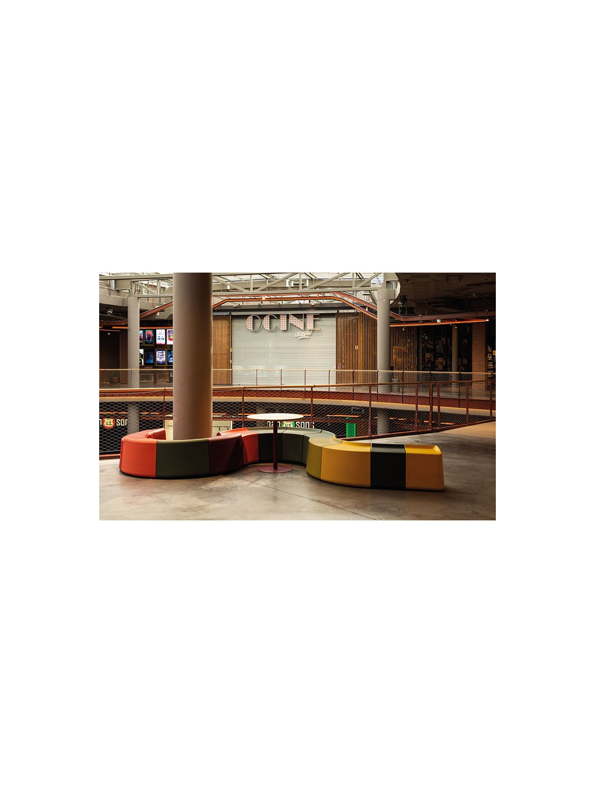 PACK N°4 SAREK - ASSISE SERPENTIN INTÉRIEUR EXTÉRIEUR
ESPACE DE RÉCEPTION CHIC ET MODERNE