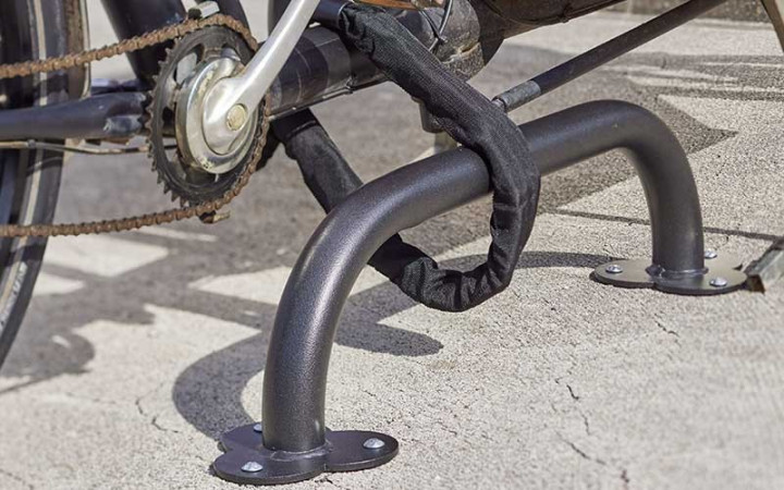 ARCEAU ANTIVOL STATIONNEMENT VÉLO CARGO
ATTACHE VÉLO EXTÉRIEUR POUR PARKING URBAIN VÉLO CARGO