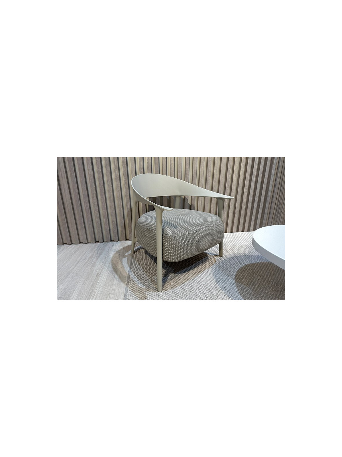 FAUTEUIL AFRICA LOUNGE POLYPROPYLÈNE
POUR ESPACE DÉTENTE INTÉRIEUR EXTÉRIEUR
MOBILIER DESIGN POUR AMBIANCE MODERNE