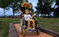 TRAMPOLINE PMR INCLUSIF POUR FAUTEUIL ROULANT
TRAMPOLINE ENTERRÉ EXTERIEUR
JEU ENFANT POUR AIRE DE JEUX